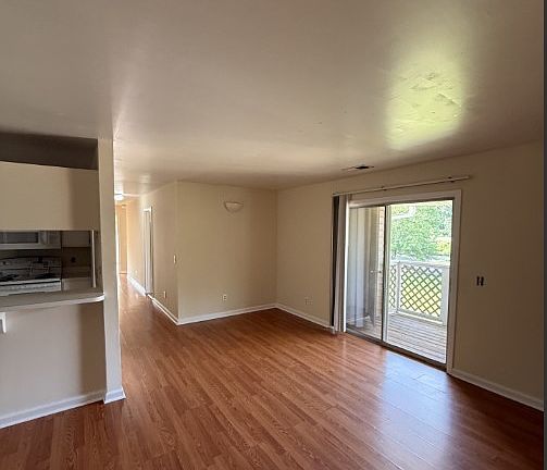 2nd image of 220 Elm St APT 533