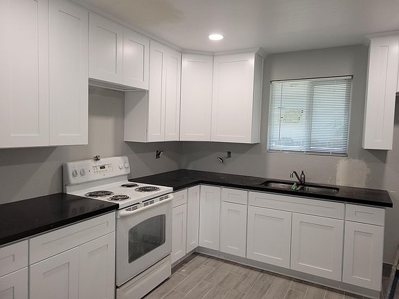 3rd image of 731 E La Sierra Dr #101