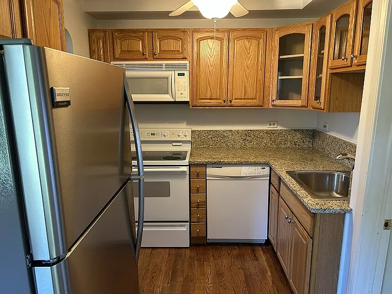 505 W 12th St — Photo 13