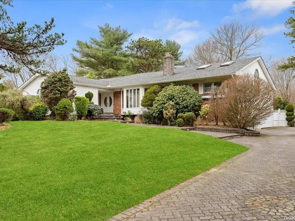 5 Schoolhouse Way, Dix Hills, NY 11746