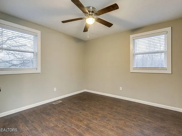 1724 Boone Cir — Photo 6