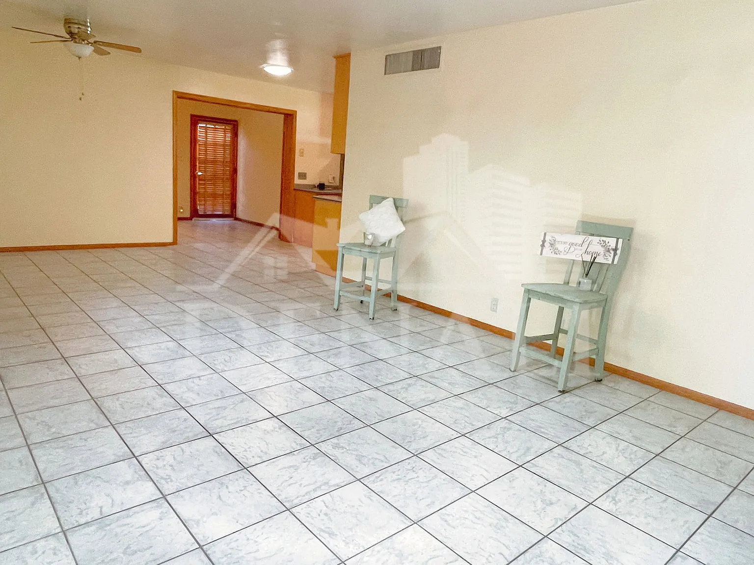4 bed, 2.0 bath, 2157 sqft, $3,200 — Photo 2