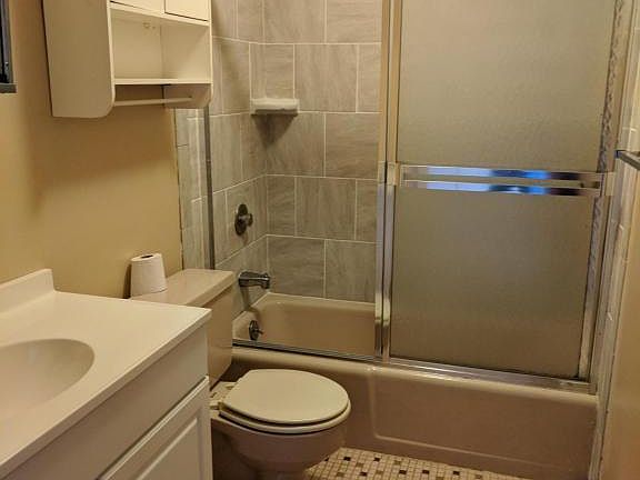 5th image of 829B Balmoral Ct #100B