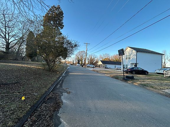 5th image of 412 E Broad St