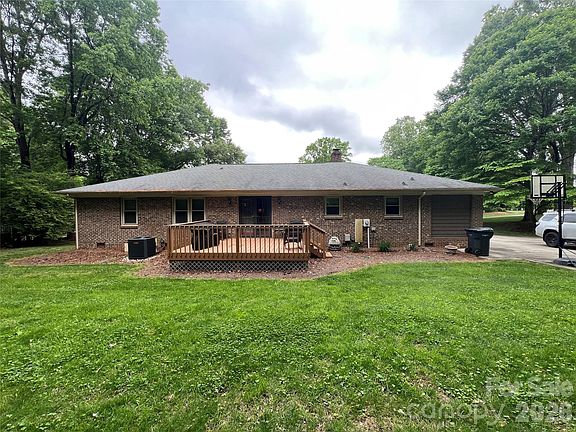 5th image of 239 Hickory Lane Dr