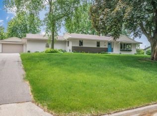 2434 Southcrest Ave E, Maplewood, MN 55119