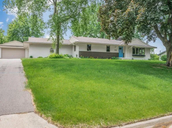 2434 Southcrest Ave E, Maplewood, MN 55119