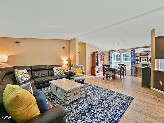 4th image of 105 Sugar Loaf Ln