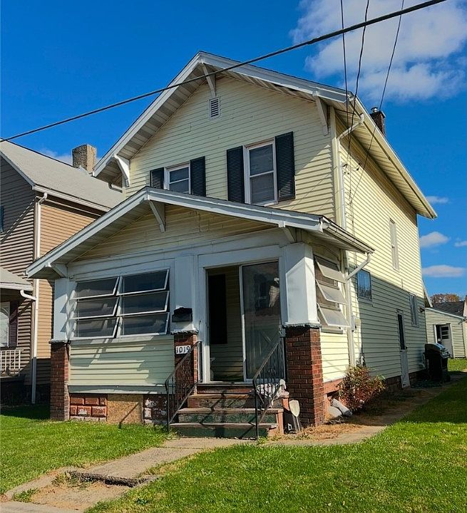 2nd image of 1019 Summit St