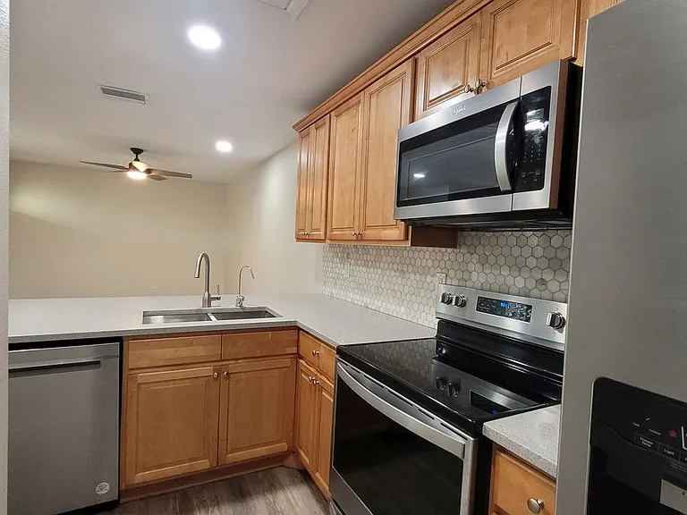 1460 Sheafe Ave NE #105 — Photo 5