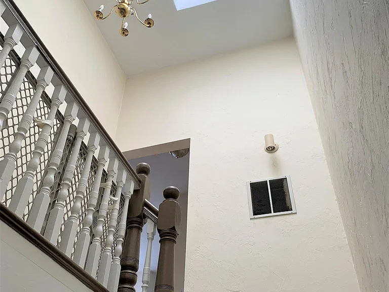 479 W Broadway #3 — Photo 9