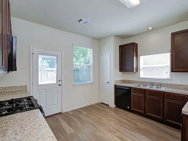 10410 Solitude Way — Photo 17