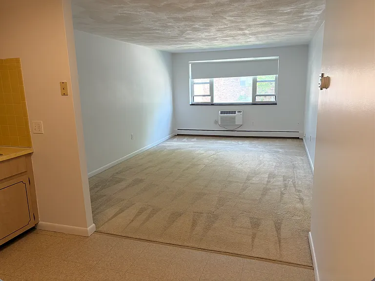 Lexington St Apartments — Photo 47