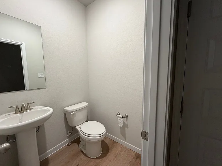 466 Emma Dr — Photo 17
