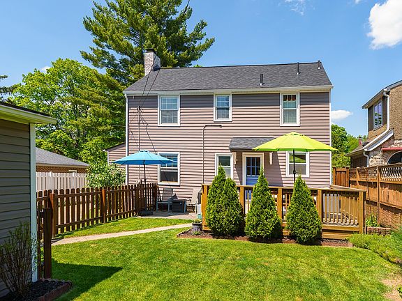 3rd image of 249 Montrose Way