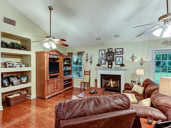 3rd image of 96147 Theron Ct