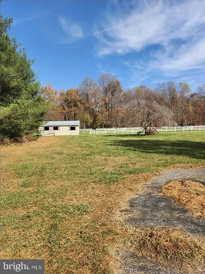 4 bed, 2.5 bath, 1190 sqft, $3,500 — Photo 2