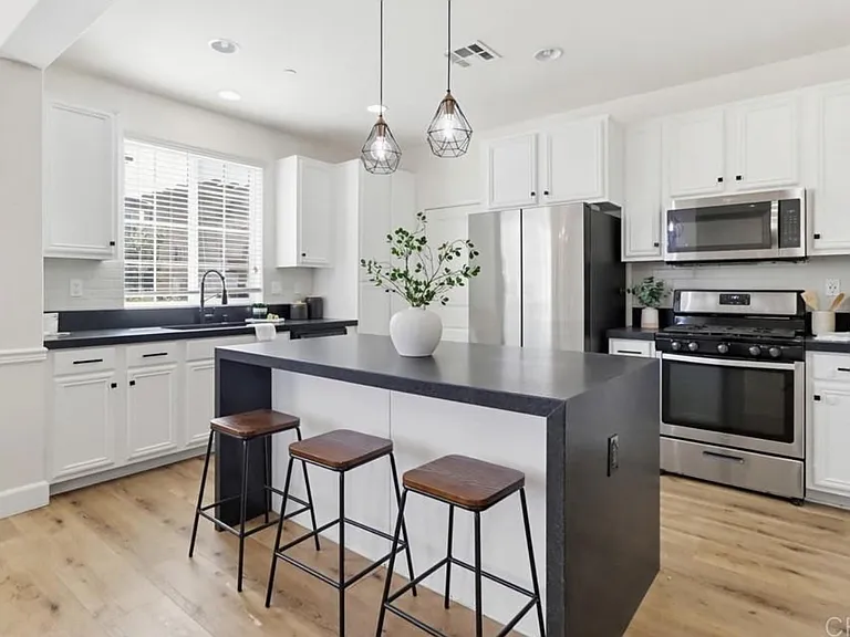 1720 Santa Ivy Ave — Photo 5
