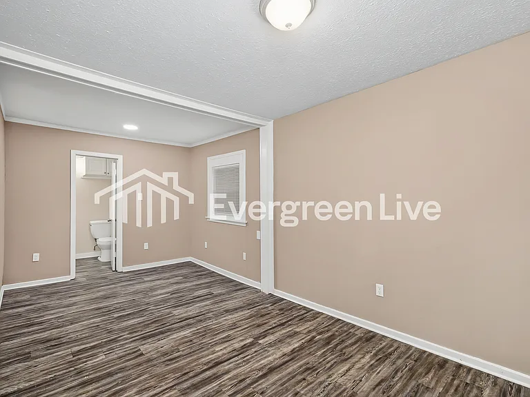 126 Leland St — Photo 8