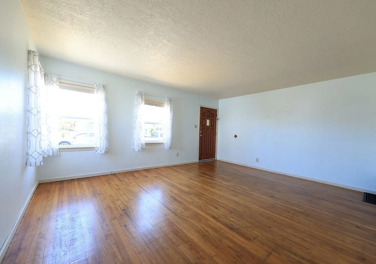 2/1 House with bonus space — Photo 2