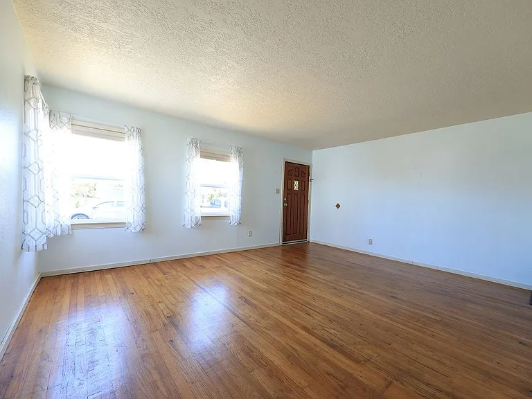 1744 County Ln — Photo 2