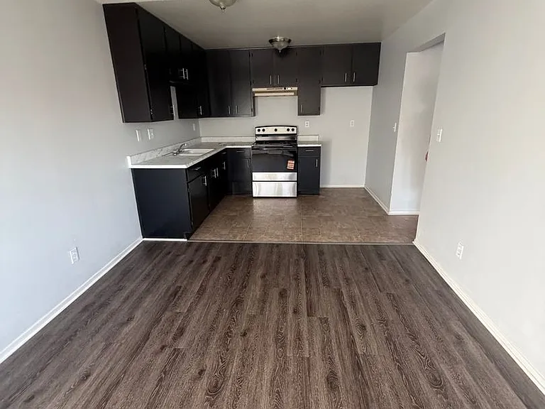 1128 E. 4TH ST. — Photo 15