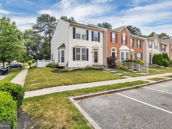 32 Colts Neck Dr, Sicklerville, NJ 08081