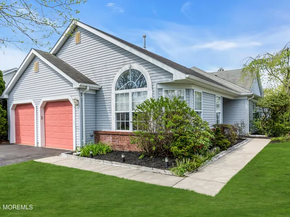 12 Pine Valley Court, Lakewood, NJ 08701