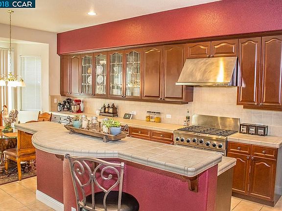 4th image of 241 Nerissa Ct