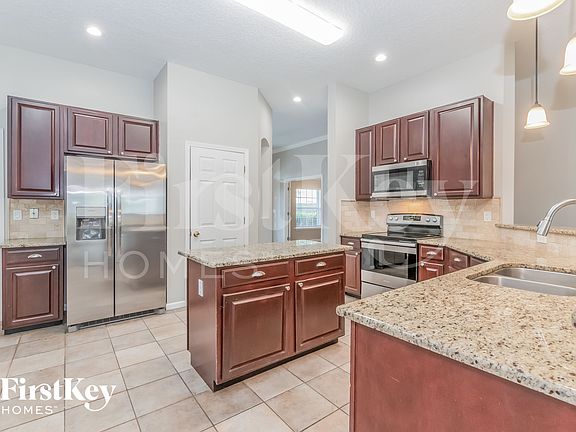5th image of 677 Chestwood Chase Dr