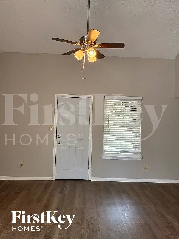 3 bed, 2.5 bath, 1522 sqft, $1,795 — Photo 2