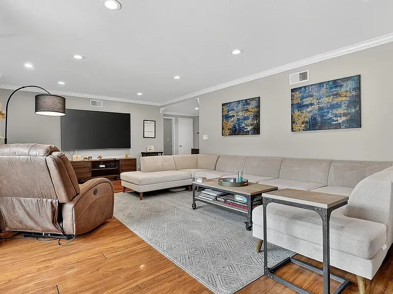 212 E Avenida De Los Arboles — Photo 25