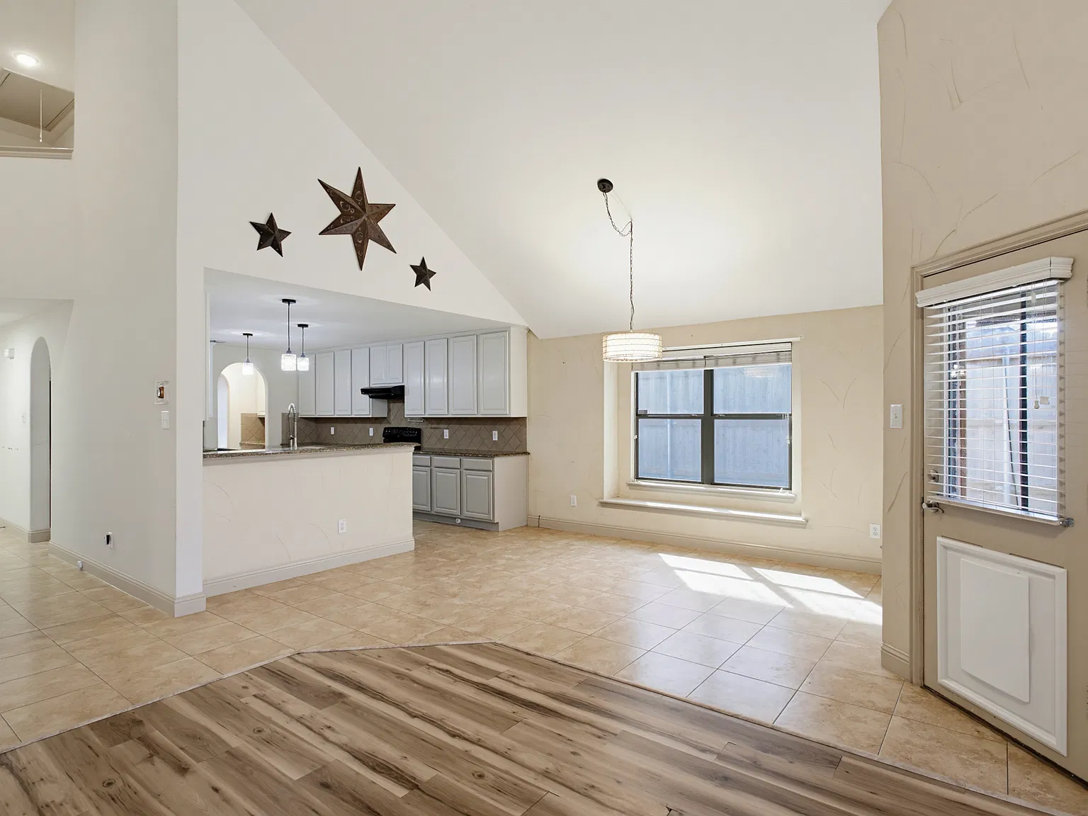 6 bed, 3446 sqft, $2,900 — Photo 4