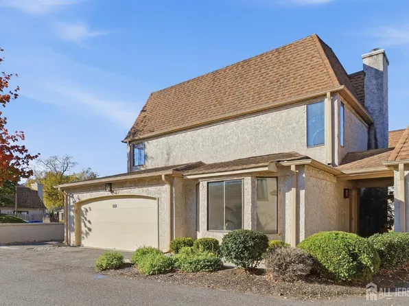 17 Park Gate Dr, Edison, NJ 08820