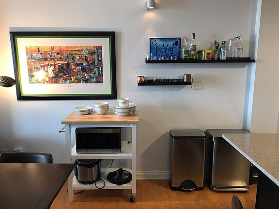 5th image of 3000 Farnam St APT 9G