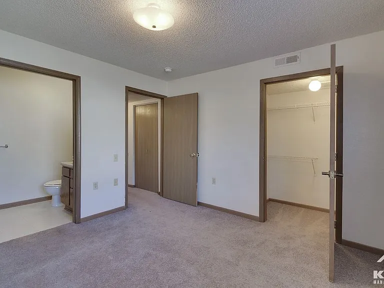Walnut River Residences — Photo 18