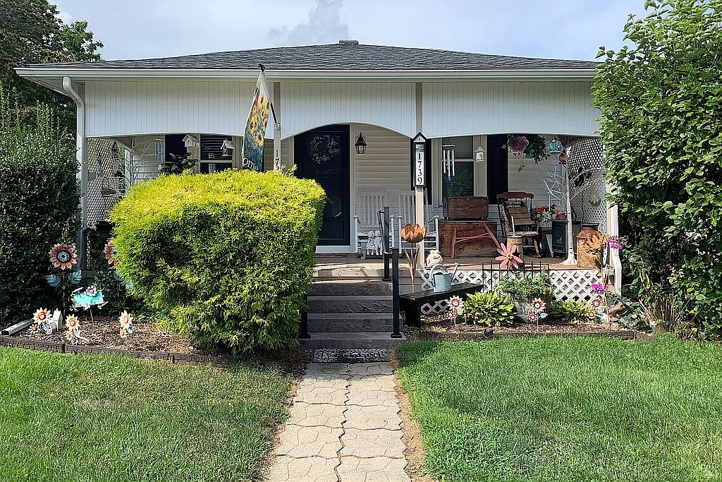 1739 Temple Ave photo 1