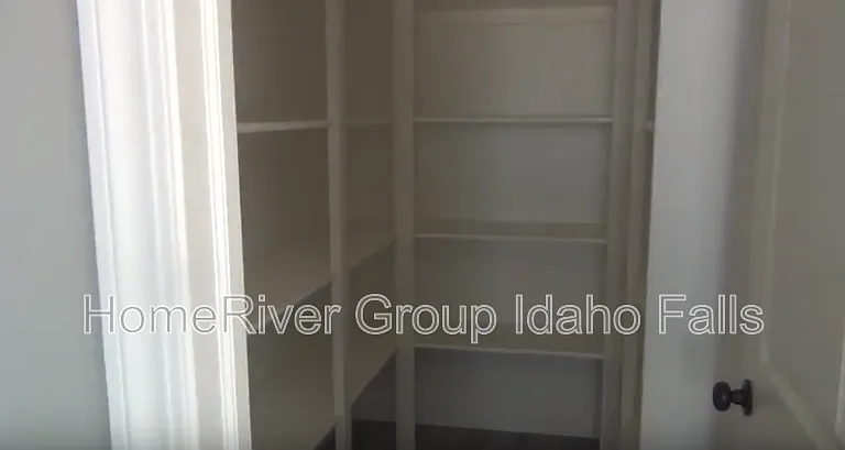 3131 Capri Dr — Photo 4
