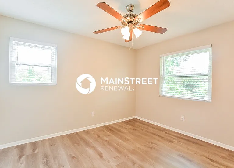 2040 10th Ave — Photo 4