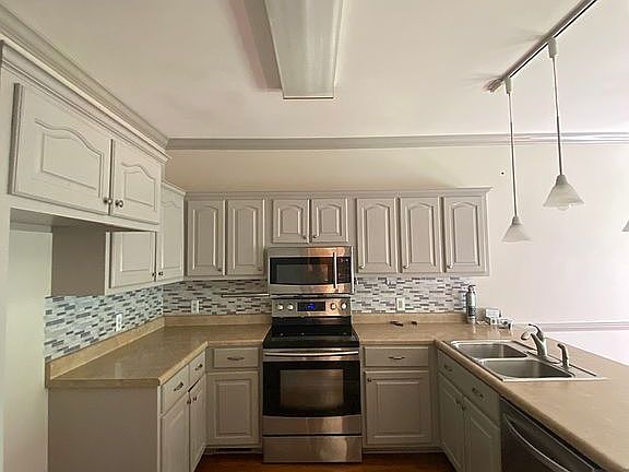 4th image of 217 Waccamaw Ave