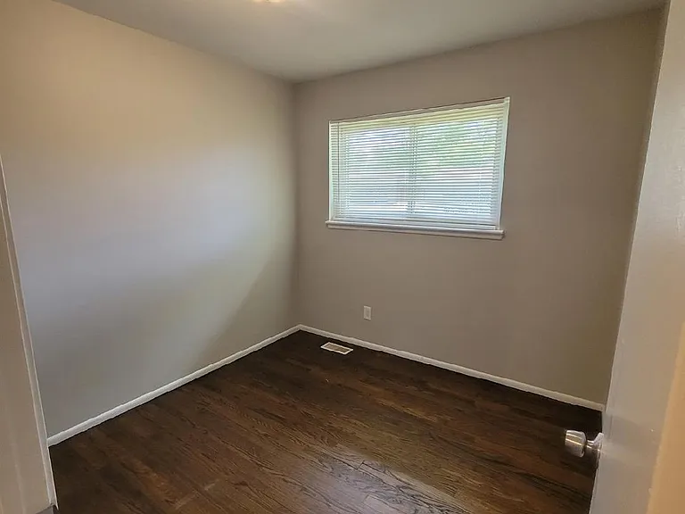 32448 Birchwood St — Photo 9