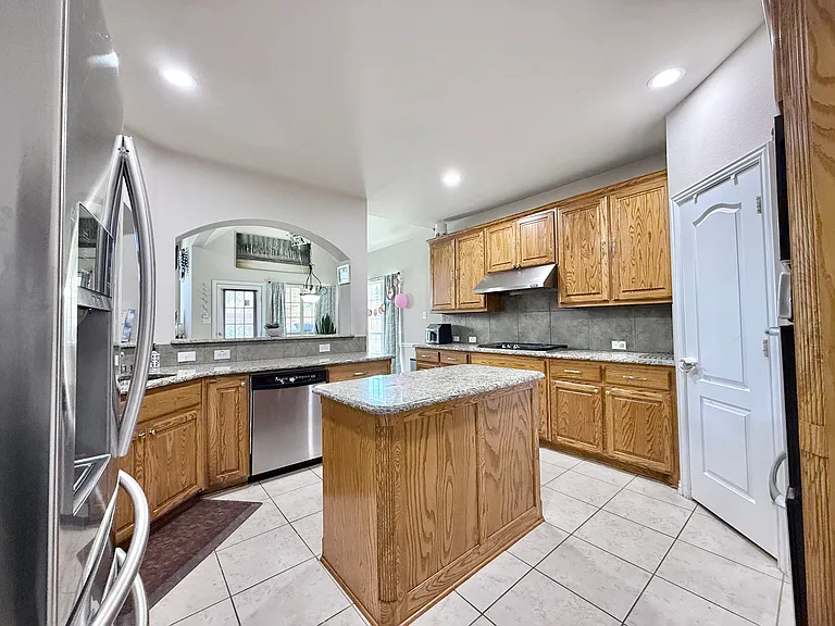 7430 Hidden Cove Ln — Photo 11