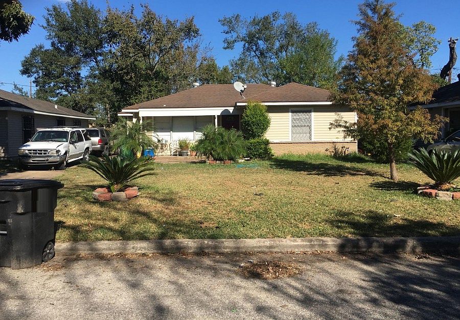1st image of 3023 Shady Park Dr