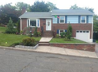 35 Smith Ter, Cresskill, NJ 07626