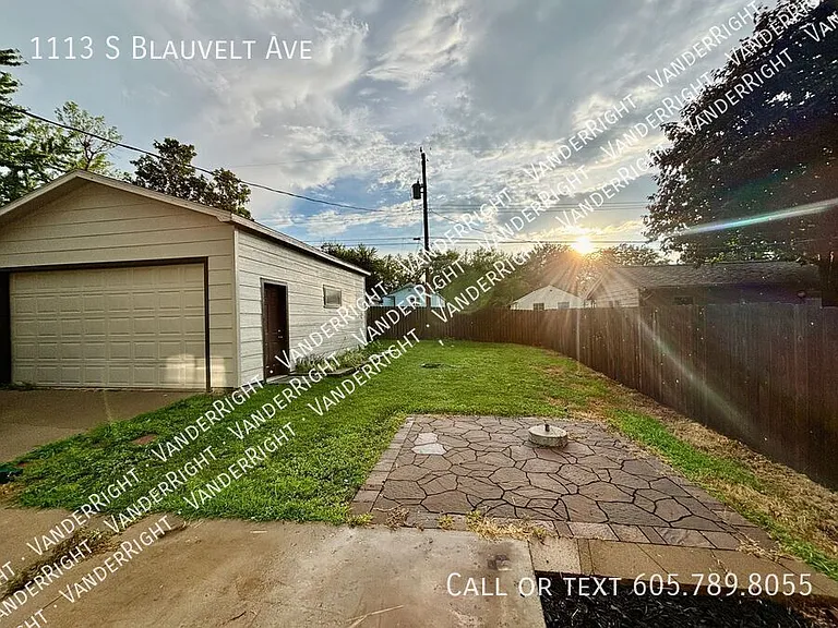 1113 S Blauvelt Ave — Photo 4