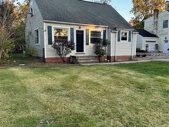 2nd image of 161 Parkwood Ave