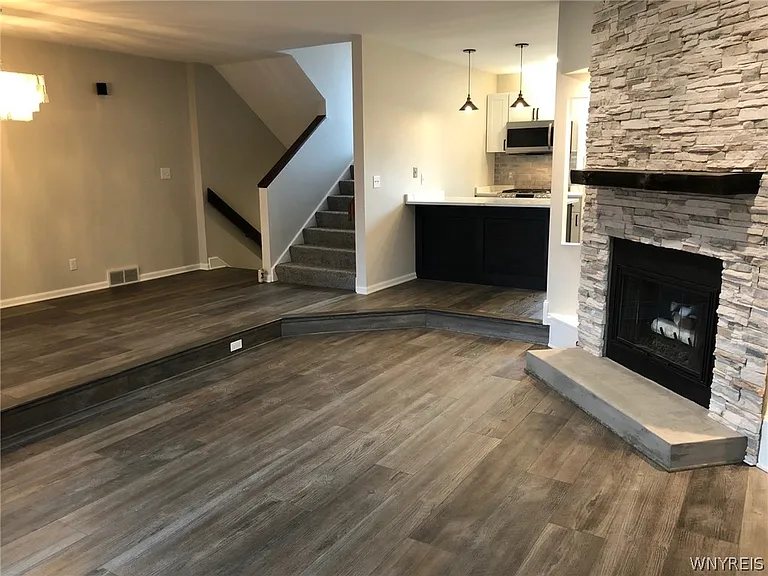 359 Lakefront Blvd — Photo 3