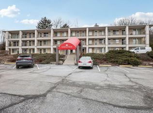 227 Dewey Ave #104, Fontana, WI 53125