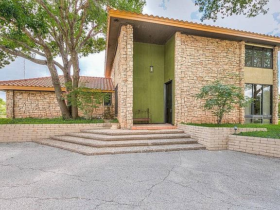 2nd image of 5823 Pecan Valley Ln
