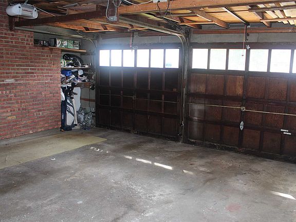 5th image of 441 Linden St